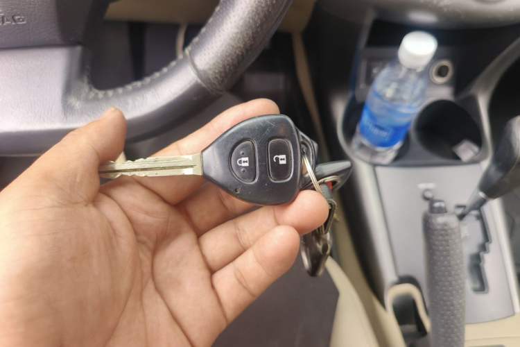 Used Toyota RAV4 2011 2.0L Automatic Luxury Edition Vehicle Key