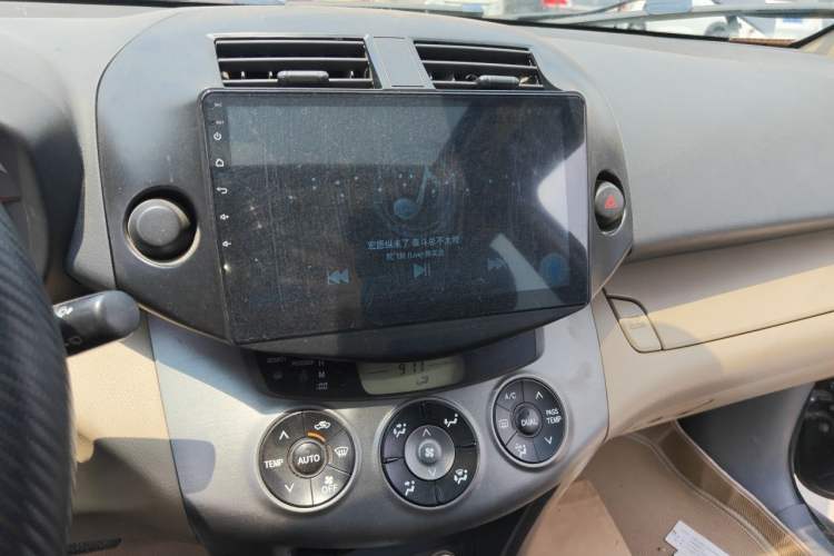 Used Toyota RAV4 2012 Luxurious Edition 2.0L Automatic All-Wheel Drive Audio And AC Panel