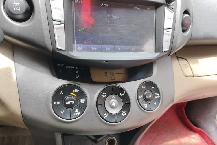 Used Toyota RAV4 2012 Luxurious Edition 2.0L Automatic All-Wheel Drive Audio And AC Panel