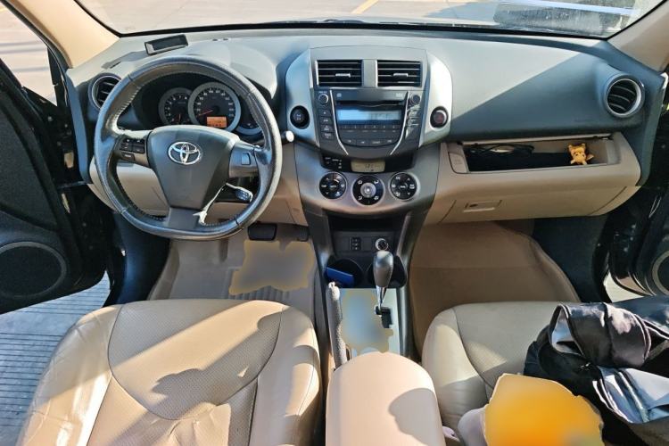 Used Toyota RAV4 2012 Luxurious 2.4L Automatic 4x4 with Stylish Features Center Console
