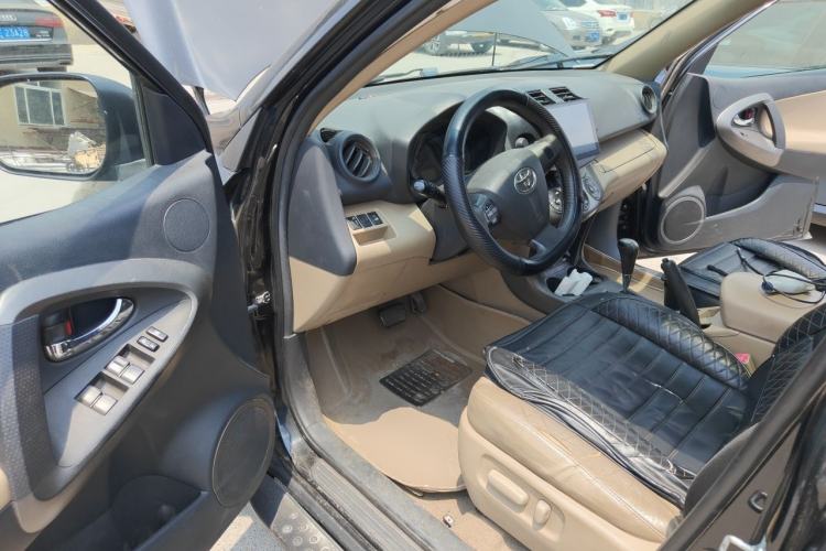 Used Toyota RAV4 2012 Luxurious Edition 2.0L Automatic All-Wheel Drive Driver Seat