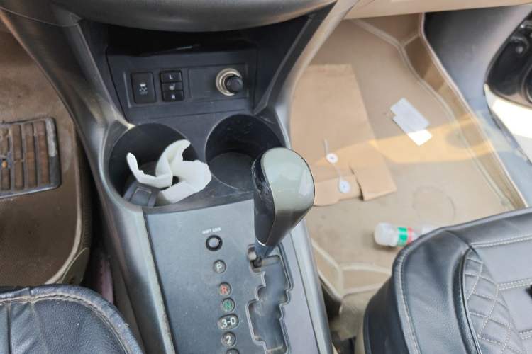Used Toyota RAV4 2012 Luxurious Edition 2.0L Automatic All-Wheel Drive Gear Lever