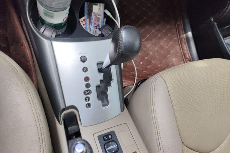 Used Toyota RAV4 2012 Luxurious Edition 2.0L Automatic All-Wheel Drive Gear Lever