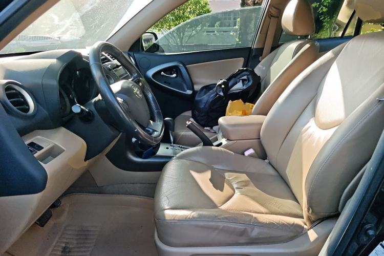 Used Toyota RAV4 2012 Luxurious 2.4L Automatic 4x4 with Stylish Features Left Front Seat