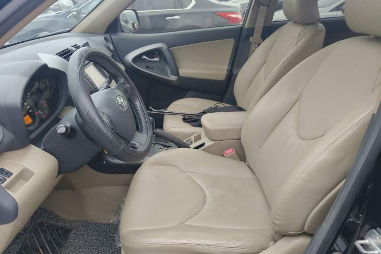 Used Toyota RAV4 2012 Luxurious 2.4L Automatic 4x4 with Stylish Features Left Front Seat