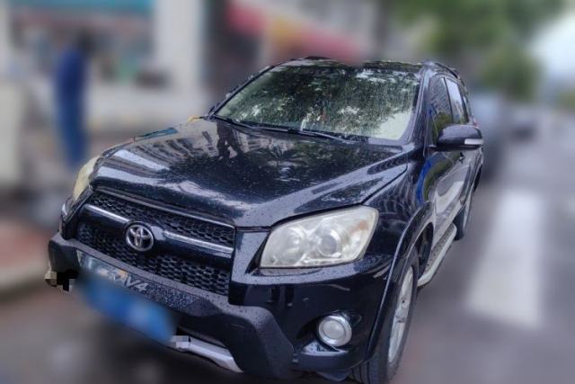 Used Toyota RAV4 2012 Luxurious 2.4L Automatic 4x4 with Stylish Features