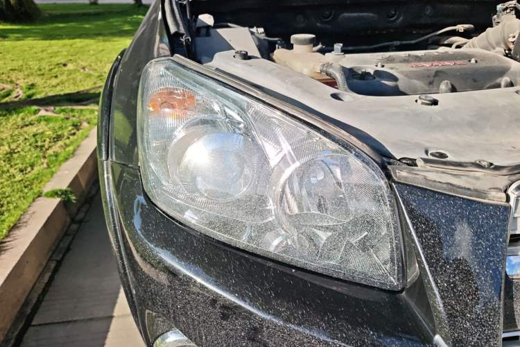 Used Toyota RAV4 2012 Luxurious 2.4L Automatic 4x4 with Stylish Features Right Front Headlight