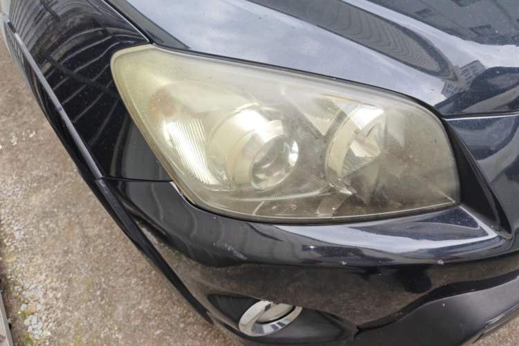 Used Toyota RAV4 2012 Luxurious 2.4L Automatic 4x4 with Stylish Features Right Front Headlight