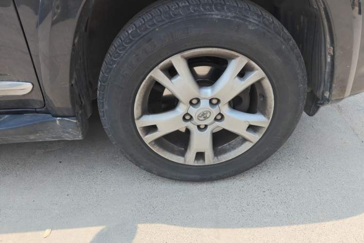 Used Toyota RAV4 2012 Luxurious Edition 2.0L Automatic All-Wheel Drive Right Front Wheel Hub