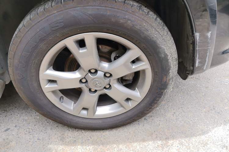 Used Toyota RAV4 2012 Luxurious Edition 2.0L Automatic All-Wheel Drive Right Front Wheel Hub