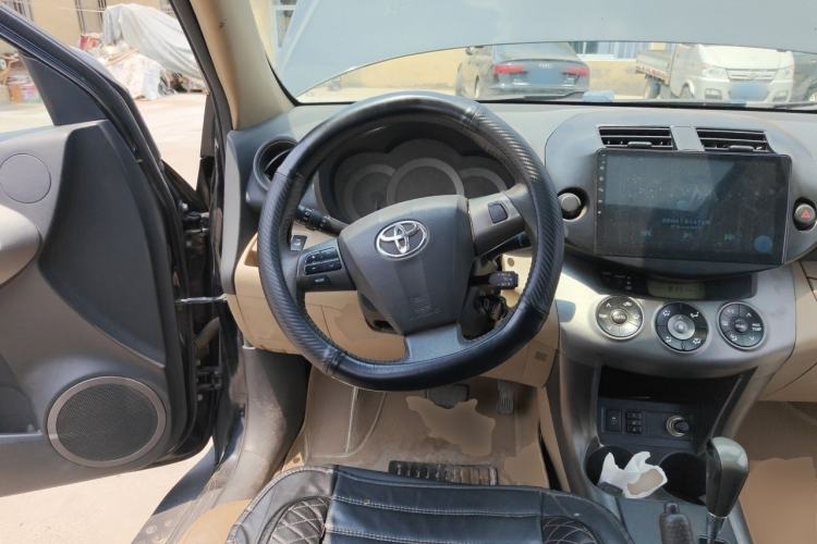 Used Toyota RAV4 2012 Luxurious Edition 2.0L Automatic All-Wheel Drive Steering Wheel