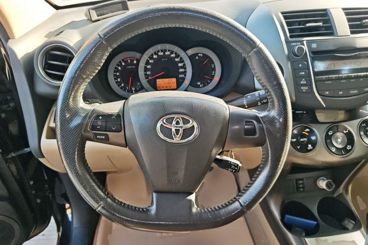 Used Toyota RAV4 2012 Luxurious 2.4L Automatic 4x4 with Stylish Features Steering Wheel