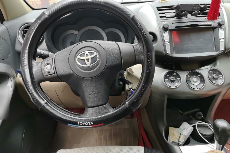 Used Toyota RAV4 2012 Luxurious Edition 2.0L Automatic All-Wheel Drive Steering Wheel