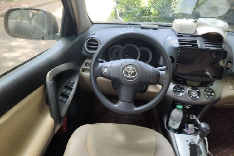 Used Toyota RAV4 2012 Luxurious Edition 2.0L Automatic All-Wheel Drive Steering Wheel