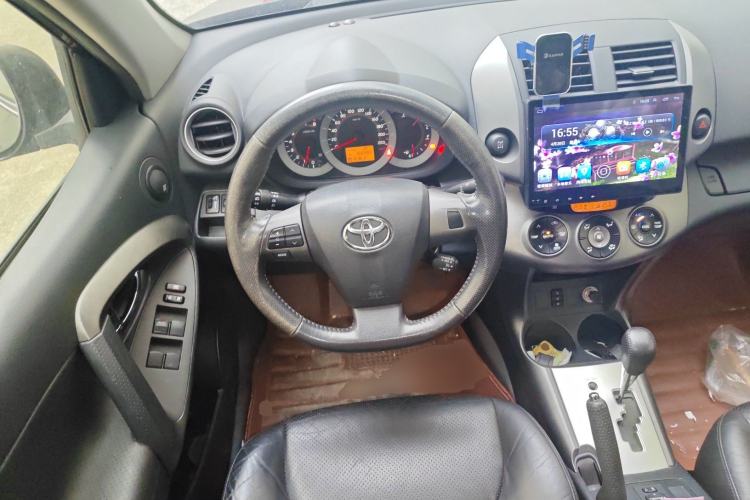 Used Toyota RAV4 2012 Luxurious 2.4L Automatic 4x4 with Stylish Features Steering Wheel