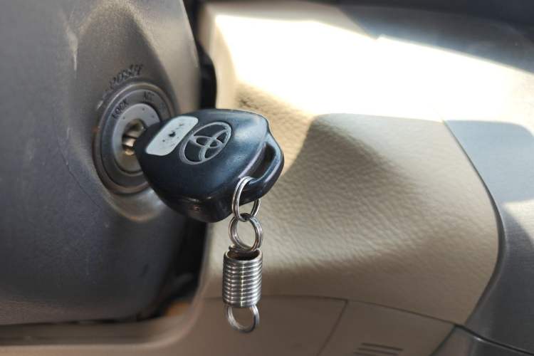 Used Toyota RAV4 2012 Luxurious Edition 2.0L Automatic All-Wheel Drive Vehicle Key