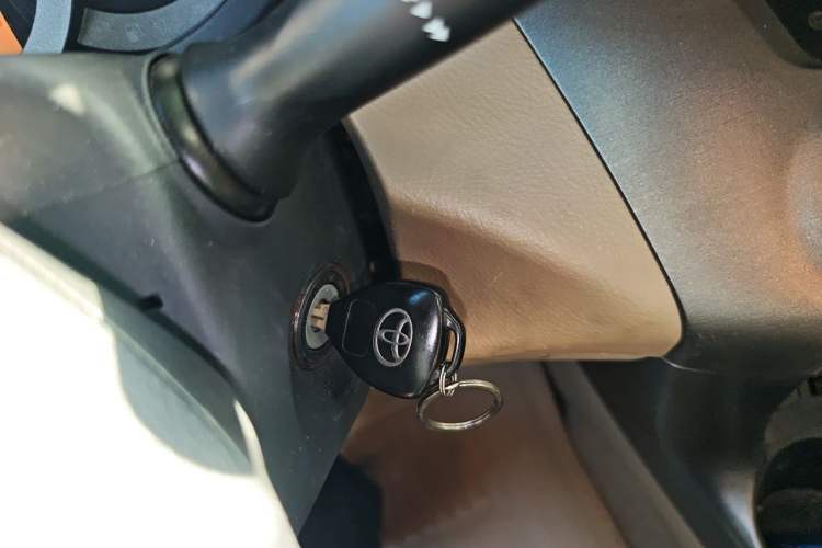 Used Toyota RAV4 2012 Luxurious 2.4L Automatic 4x4 with Stylish Features Vehicle Key