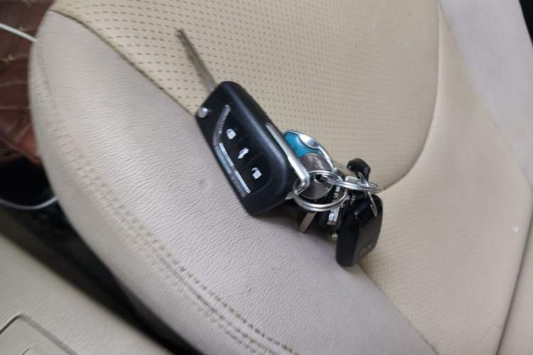 Used Toyota RAV4 2012 Luxurious Edition 2.0L Automatic All-Wheel Drive Vehicle Key