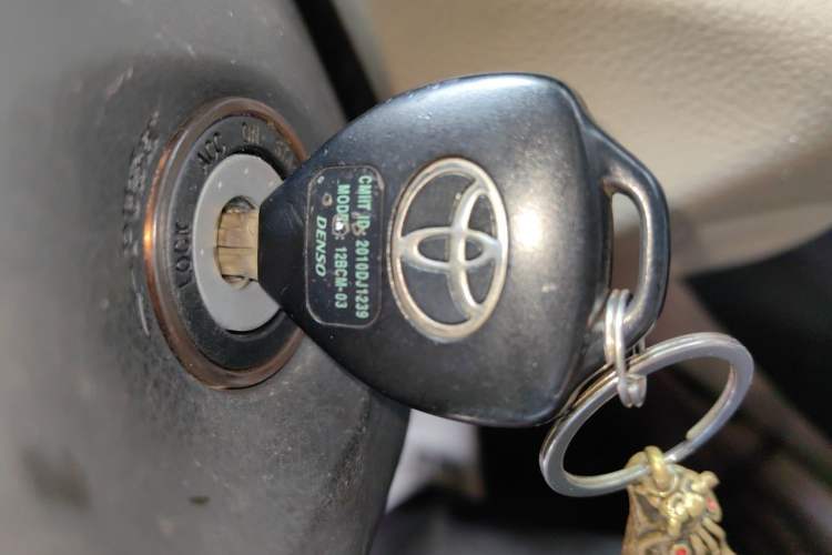 Used Toyota RAV4 2012 Luxurious 2.4L Automatic 4x4 with Stylish Features Vehicle Key