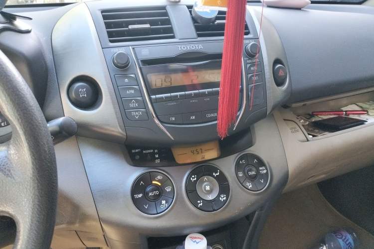 Used Toyota RAV4 2012 Luxurious Edition 2.0L Automatic All-Wheel Drive Audio And AC Panel