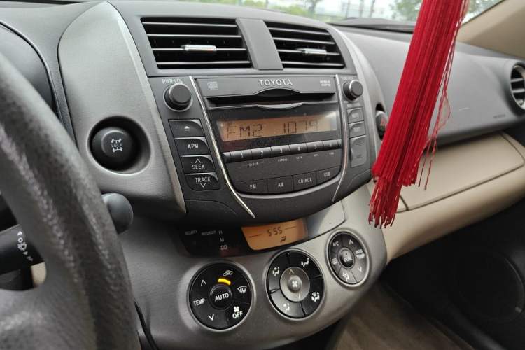 Used Toyota RAV4 2012 Luxurious Edition 2.0L Automatic All-Wheel Drive Audio And AC Panel