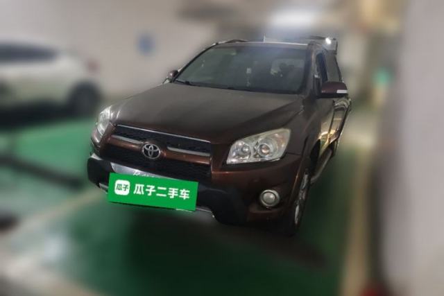 Used Toyota RAV4 2012 Luxurious 2.4L Automatic 4x4 with Stylish Features