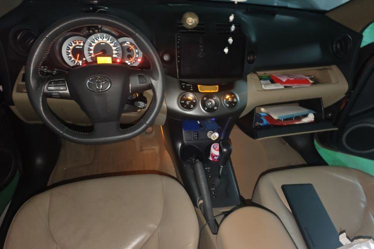 Used Toyota RAV4 2012 Luxurious 2.4L Automatic 4x4 with Stylish Features Center Console