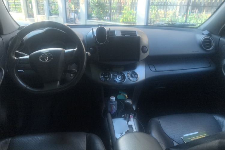 Used Toyota RAV4 2012 Luxurious 2.4L Automatic 4x4 with Stylish Features Center Console