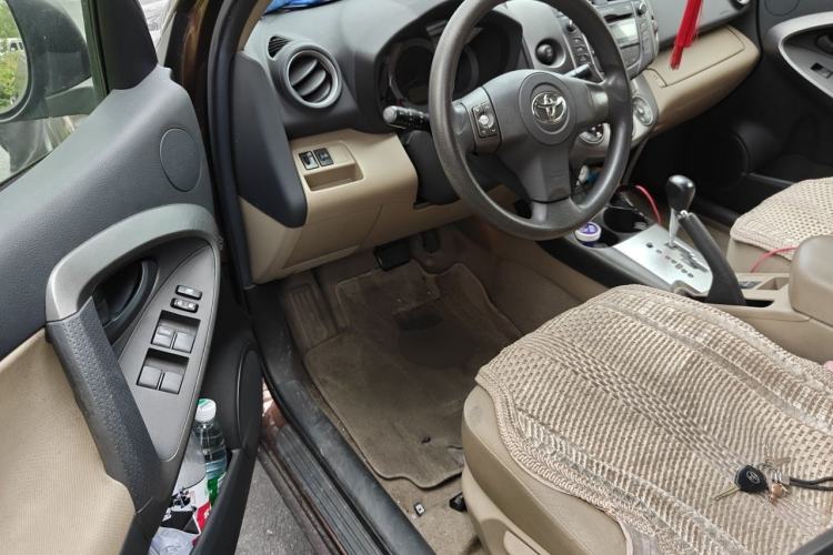 Used Toyota RAV4 2012 Luxurious Edition 2.0L Automatic All-Wheel Drive Driver Seat