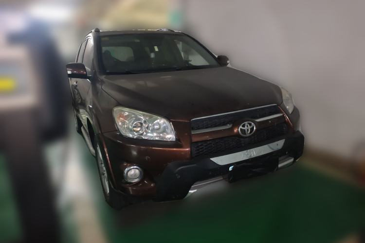 Used Toyota RAV4 2012 Luxurious 2.4L Automatic 4x4 with Stylish Features Front Right 45 Deg