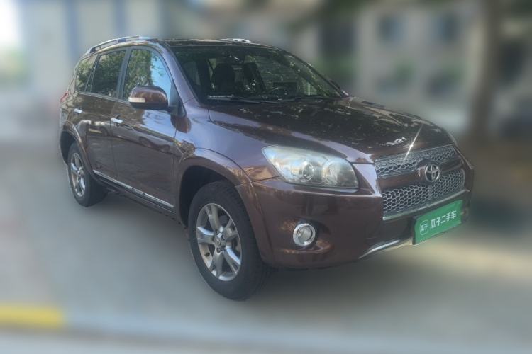Used Toyota RAV4 2012 Luxurious 2.4L Automatic 4x4 with Stylish Features Front Right 45 Deg