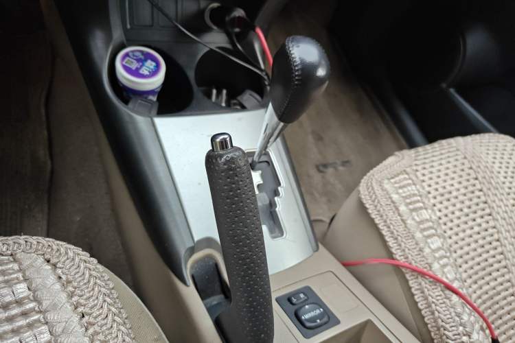 Used Toyota RAV4 2012 Luxurious Edition 2.0L Automatic All-Wheel Drive Gear Lever