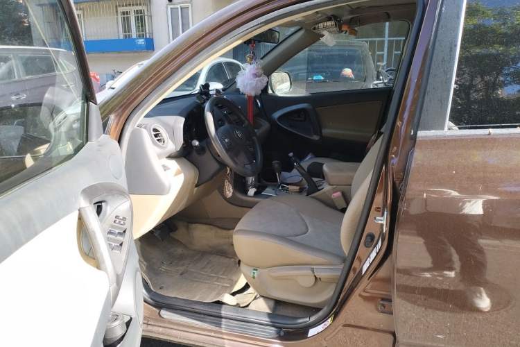 Used Toyota RAV4 2012 Luxurious Edition 2.0L Automatic All-Wheel Drive Left Front Seat