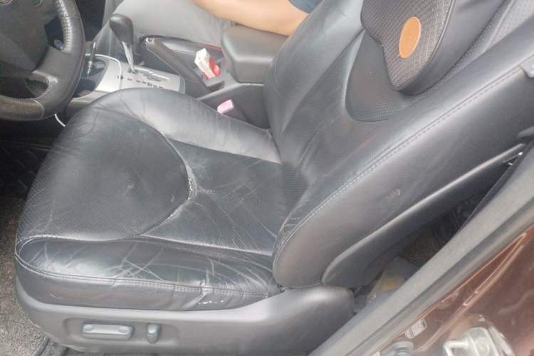 Used Toyota RAV4 2012 Luxurious 2.4L Automatic 4x4 with Stylish Features Left Front Seat