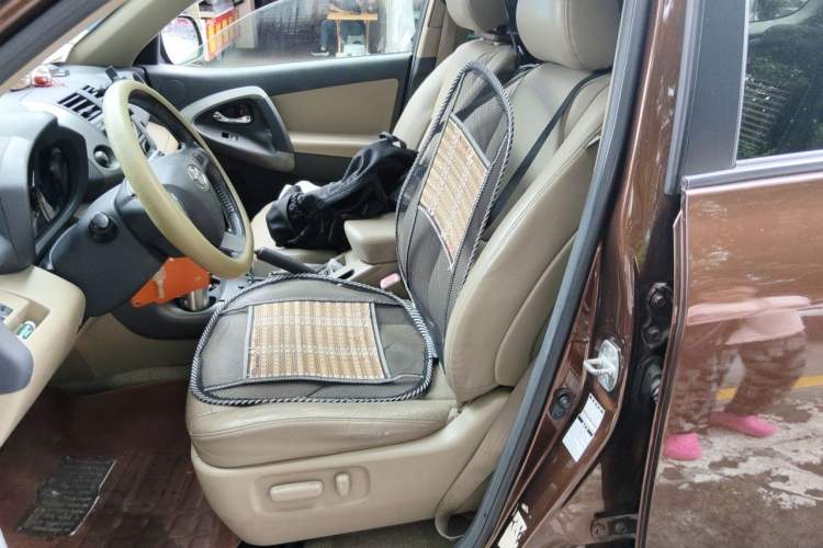 Used Toyota RAV4 2012 Luxurious 2.4L Automatic 4x4 with Stylish Features Left Front Seat