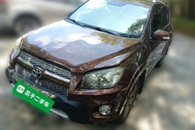 Used Toyota RAV4 2012 Luxurious 2.4L Automatic 4x4 with Stylish Features