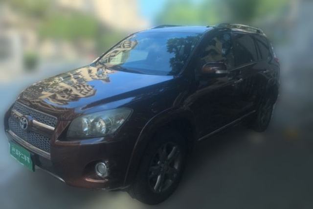 Ojetý Toyota RAV4 2012 Luxurious 2.4L Automatic 4x4 with Stylish Features