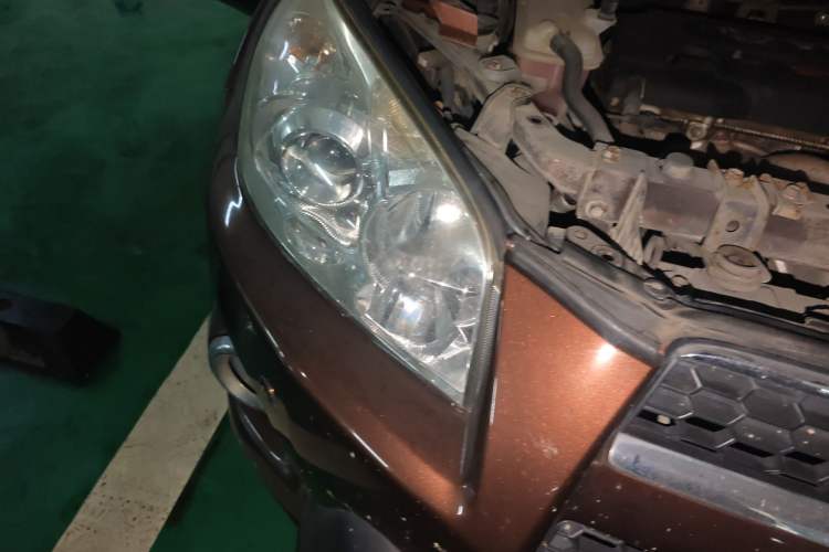 Used Toyota RAV4 2012 Luxurious 2.4L Automatic 4x4 with Stylish Features Right Front Headlight