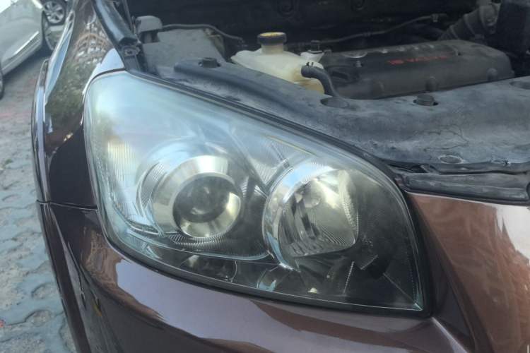 Used Toyota RAV4 2012 Luxurious 2.4L Automatic 4x4 with Stylish Features Right Front Headlight