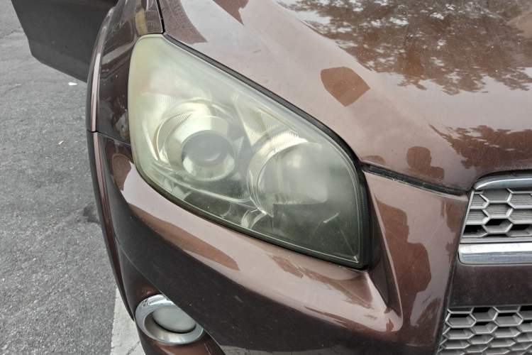 Used Toyota RAV4 2012 Luxurious Edition 2.0L Automatic All-Wheel Drive Right Front Headlight