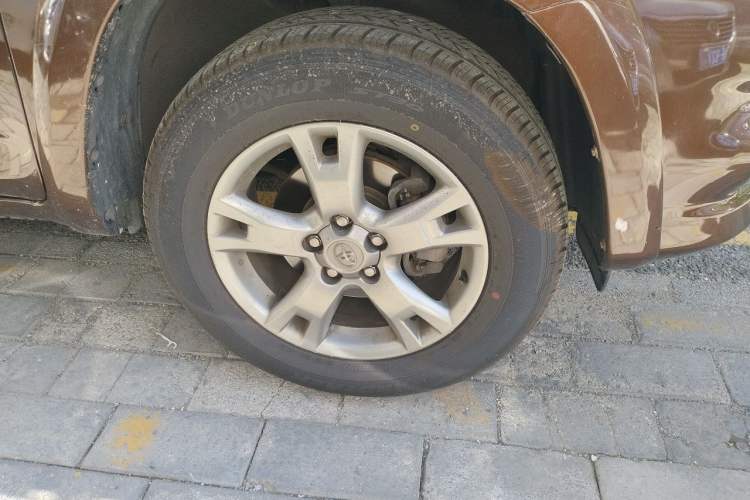 Used Toyota RAV4 2012 Luxurious Edition 2.0L Automatic All-Wheel Drive Right Front Wheel Hub
