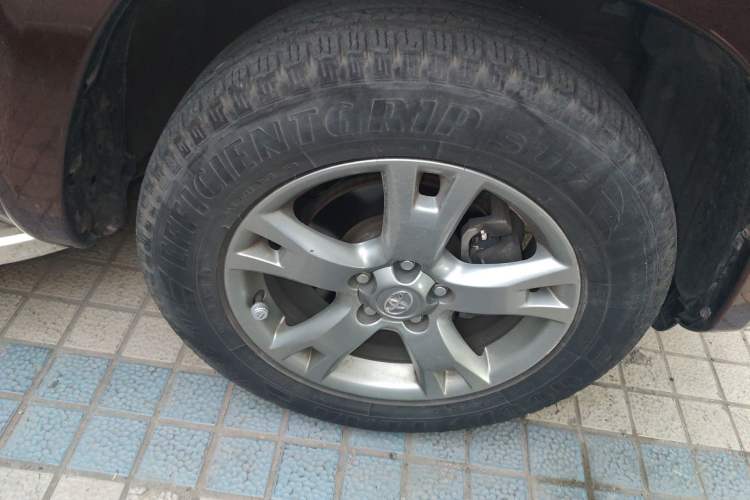 Used Toyota RAV4 2012 Luxurious Edition 2.0L Automatic All-Wheel Drive Right Front Wheel Hub
