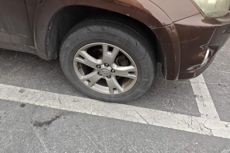 Used Toyota RAV4 2012 Luxurious Edition 2.0L Automatic All-Wheel Drive Right Front Wheel Hub