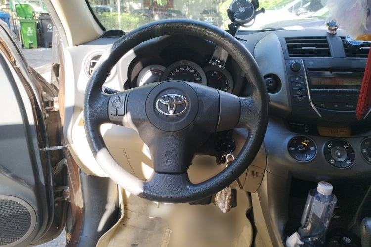 Used Toyota RAV4 2012 Luxurious Edition 2.0L Automatic All-Wheel Drive Steering Wheel