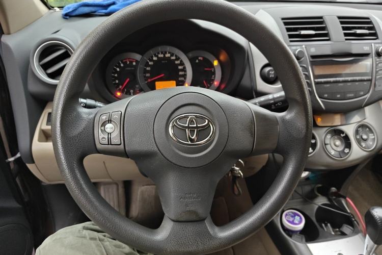 Used Toyota RAV4 2012 Luxurious Edition 2.0L Automatic All-Wheel Drive Steering Wheel
