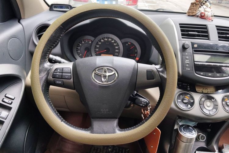 Used Toyota RAV4 2012 Luxurious 2.4L Automatic 4x4 with Stylish Features Steering Wheel