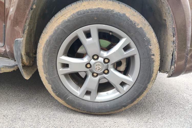 Used Toyota RAV4 2012 Luxurious Edition 2.0L Automatic All-Wheel Drive Right Front Wheel Hub