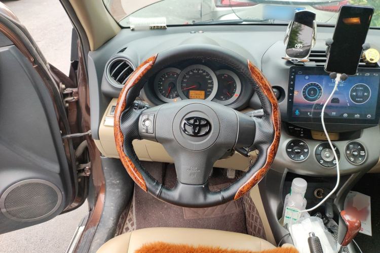 Used Toyota RAV4 2012 Luxurious Edition 2.0L Automatic All-Wheel Drive Steering Wheel