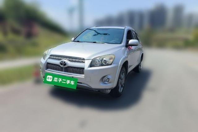 Used Toyota RAV4 2012 Luxurious 2.4L Automatic 4x4 with Stylish Features