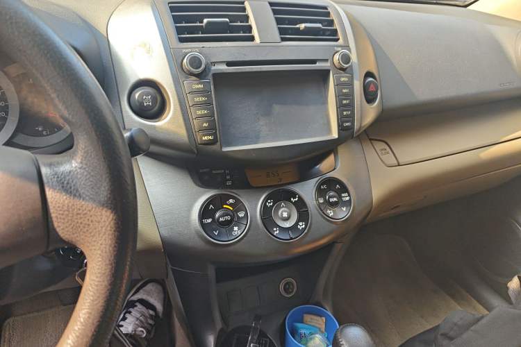 Used Toyota RAV4 2012 Luxurious Edition 2.0L Automatic All-Wheel Drive Audio And AC Panel